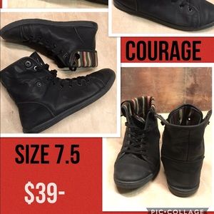 Women’s Black Courage Shoes. Size 7.5
